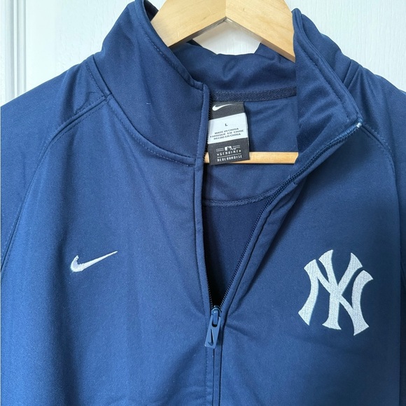 Nike Women's New York Yankees Jacket - Picture 5 of 7